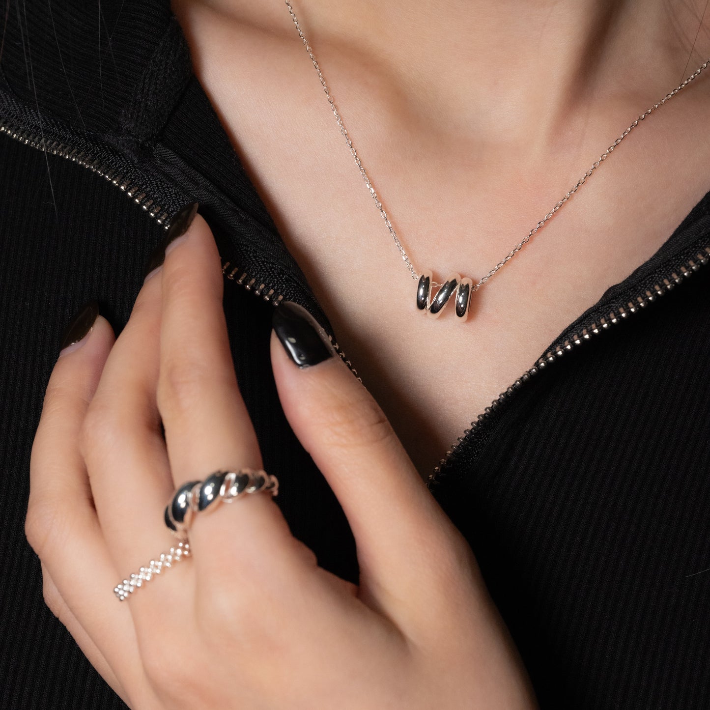 Muse Curve Necklace